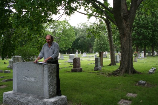 Glenwood Cemetery is Mankato's largest cemetery. It's laid out in that park format I like so much.