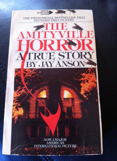 Just look at this cover! And I thought it was a good idea to read this by myself at night? 